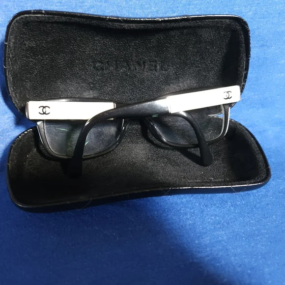 CHANEL glasses in black and cream W Quilted Lambskin Black Leather Case VINTAGE - Picture 16 of 16